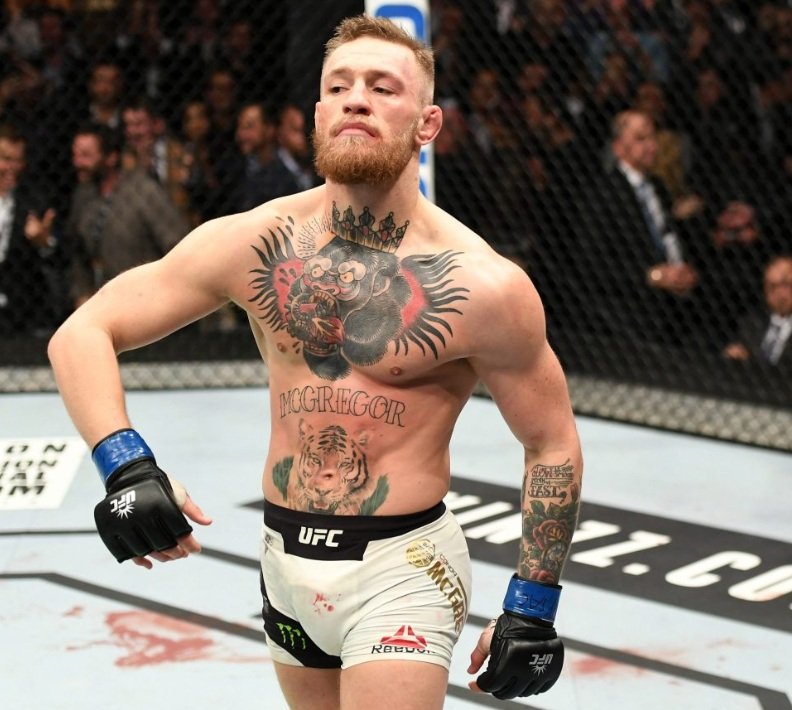 Remadora . Máquina de Remo . Consejos de Conor McGregor para ejercicios en máquinas de remo
